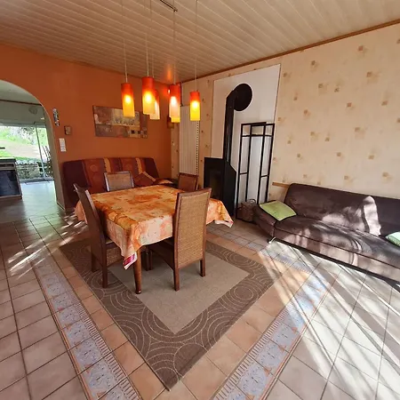 Casa de Férias Gite Calme Avec Jardin Privatif, Wifi, Parking, A 7 Km De Toul Et 30 Km De Nancy - Fr-1-584-97 *